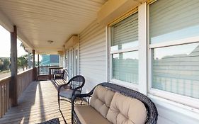 Captain'S Quarters